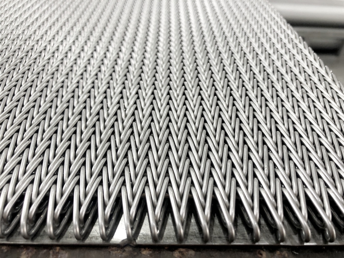 【不锈钢网带】-热处理炉网带变形小的关键