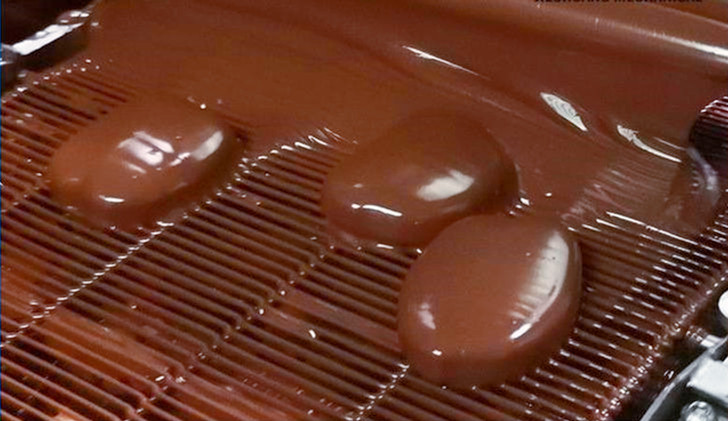 【乙型网带】巧克力涂淋中拉伸变形，怎么处理？