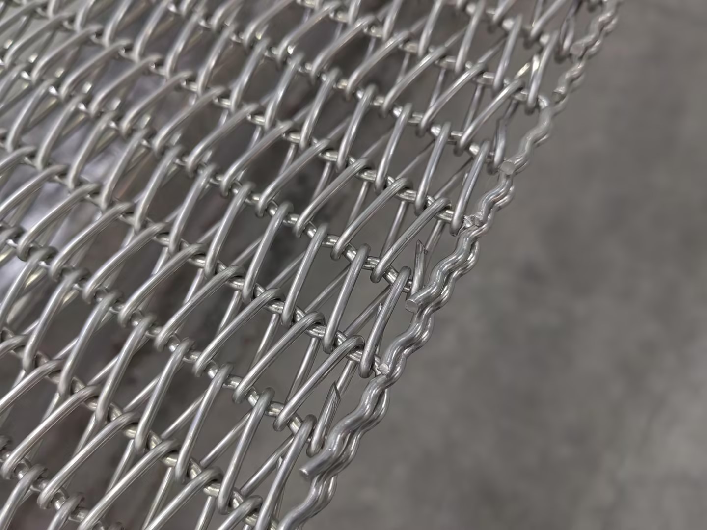 铝钎焊炉应用-挂钩网带使用案例